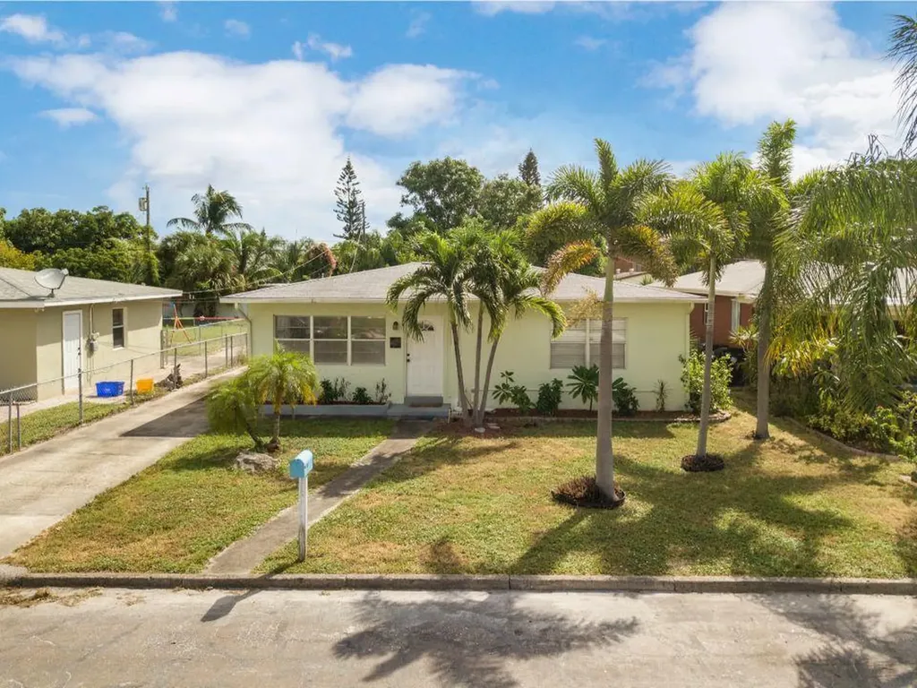 1324 S M Street Lake Worth Beach FL 33460