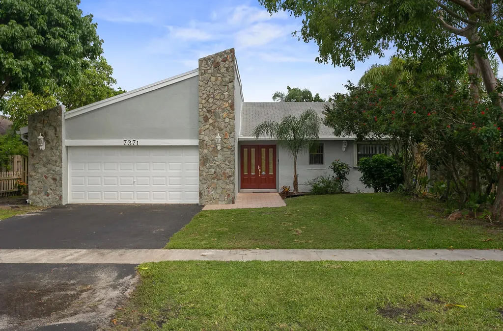 7371 NW 35th Street Lauderhill FL 33319