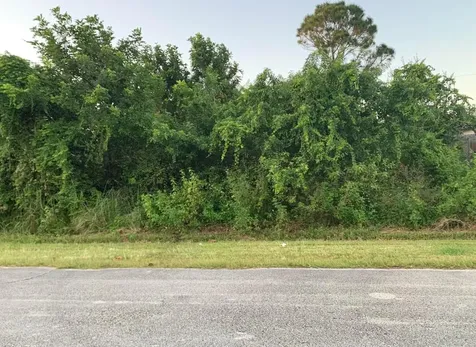1307 SW Bellevue Avenue Port St Lucie FL 34953