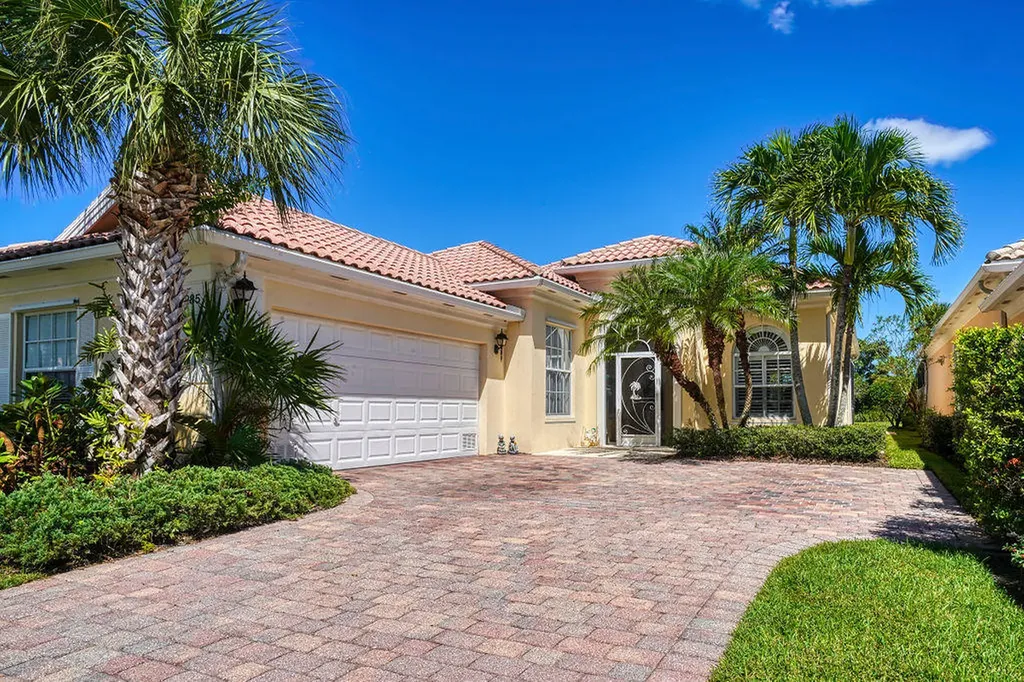 8285 SE Angelina Court Hobe Sound FL 33455