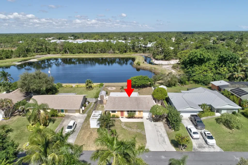 6421 SE Sherwood Street Hobe Sound FL 33455