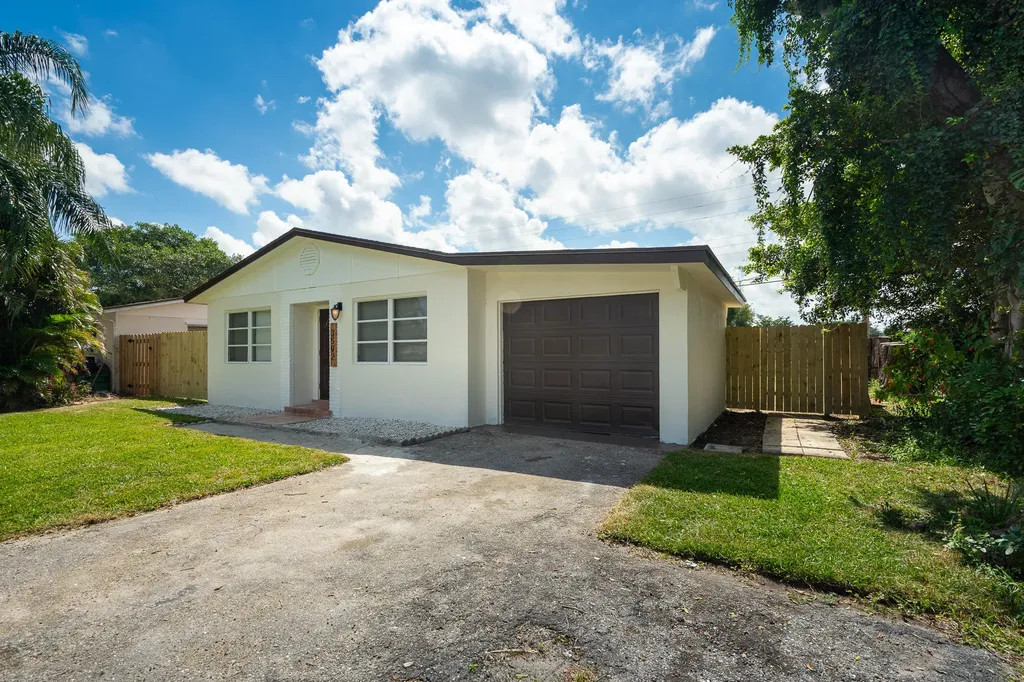 3592 Betty Ann Court E Palm Beach Gardens FL 33403