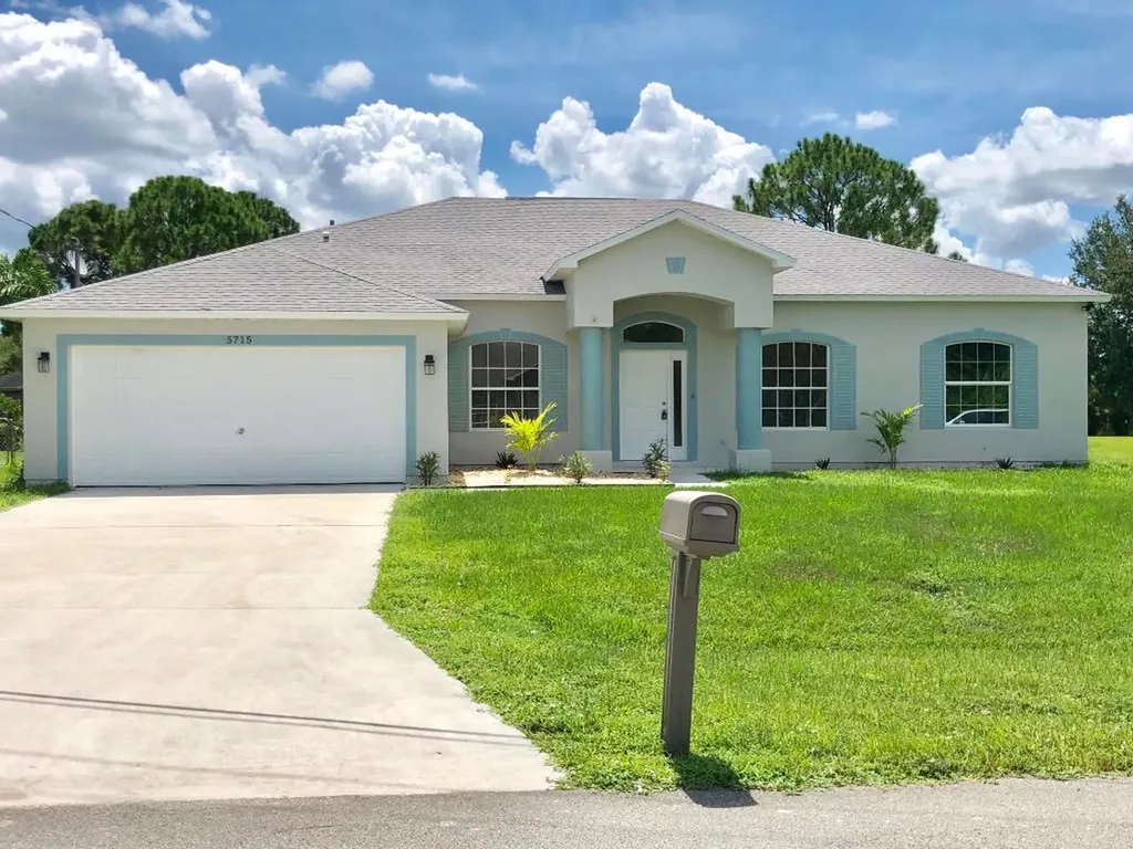 5715 NW Cullom Court Port St Lucie FL 34986