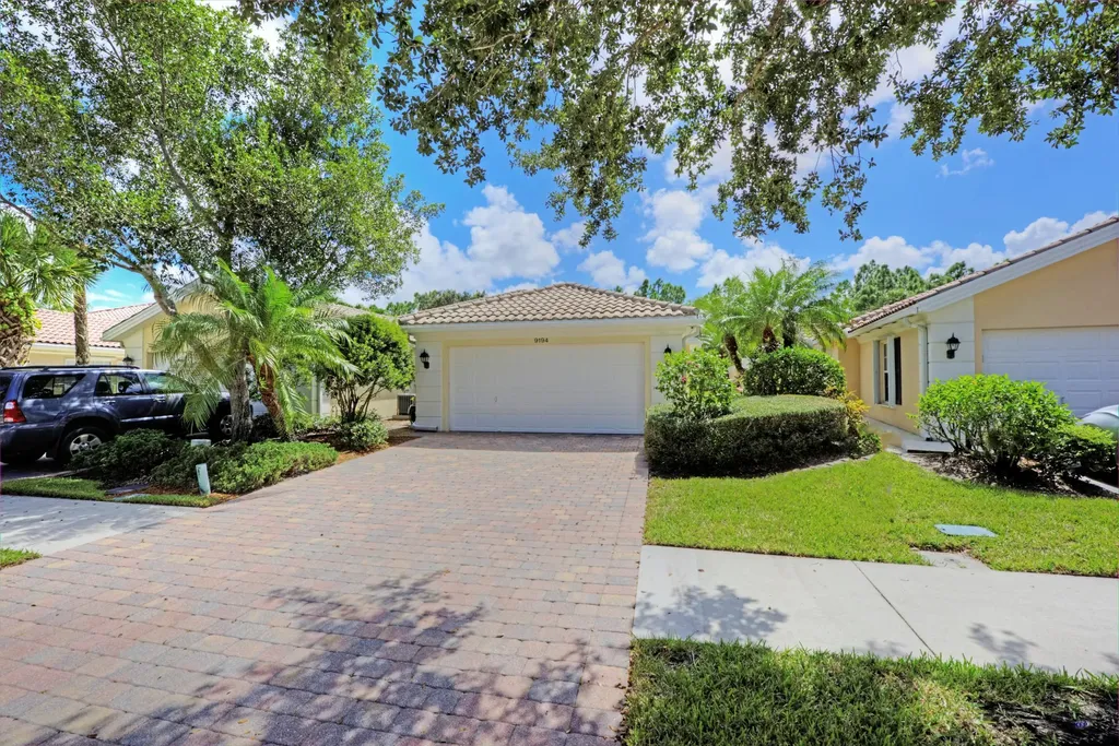 9194 SE Hawks Nest Court Hobe Sound FL 33455