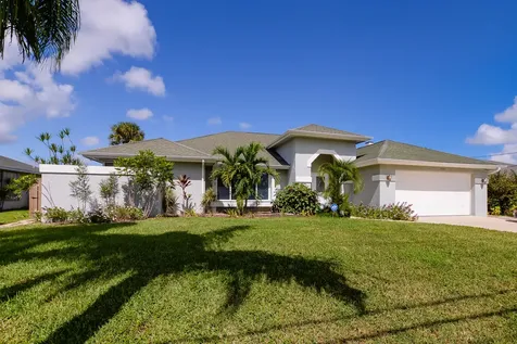 933 SW Abingdon Avenue Port St Lucie FL 34953