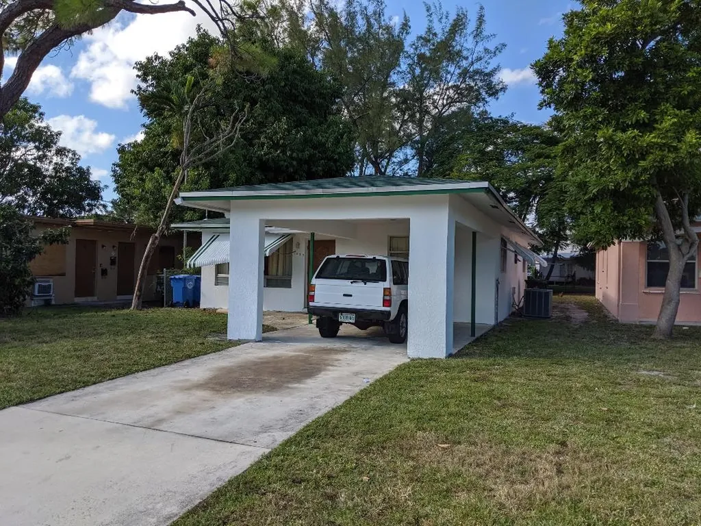 1033 NE 38th Street Oakland Park FL 33334