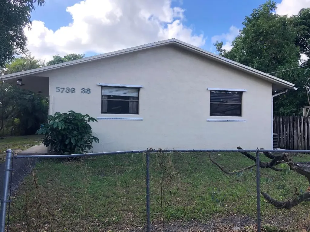 5738 Taylor Street Hollywood FL 33021