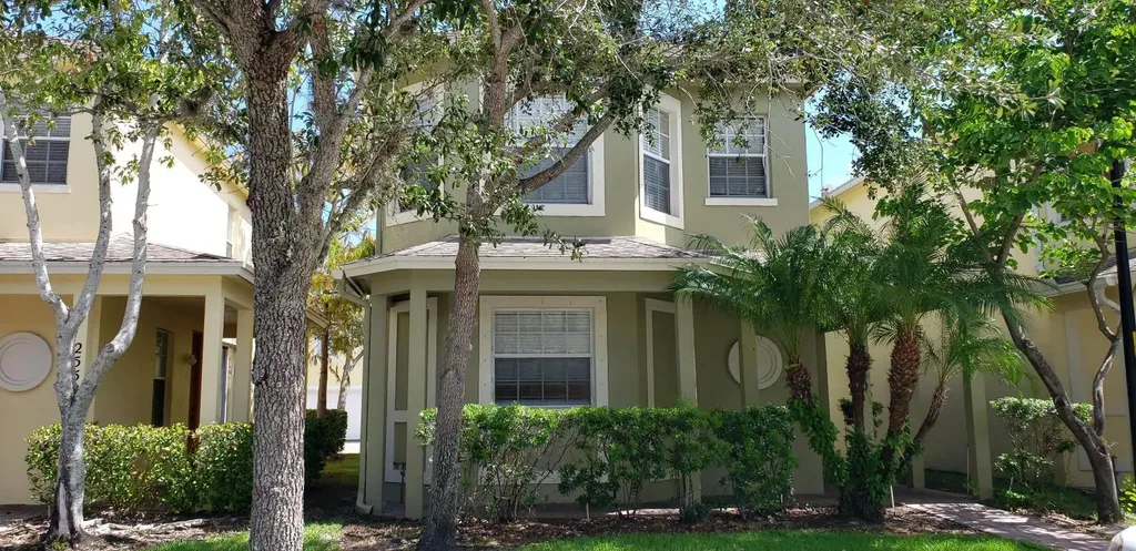 2550 SE Pineland Drive Port St Lucie FL 34952