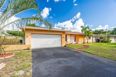 5261 SW 8th Street Plantation FL 33317