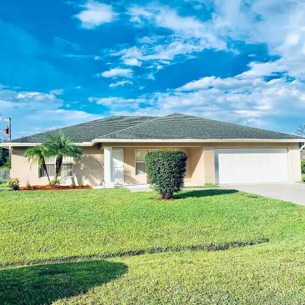 1391 SW Leisure Lane Port St Lucie FL 34953