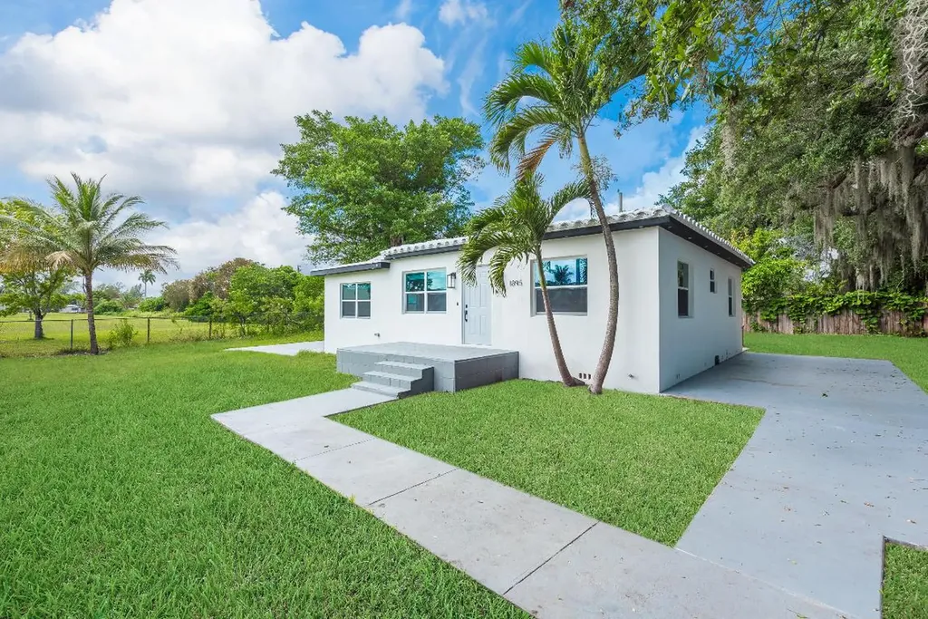 1895 NW 112th Terrace Miami FL 33167