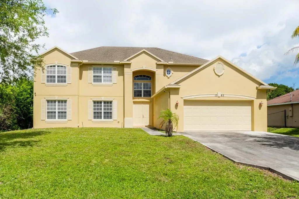 1085 SW London Lane Port St Lucie FL 34953