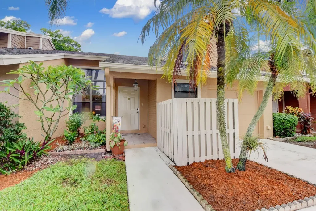 22462 Thousand Pines Lane Boca Raton FL 33428