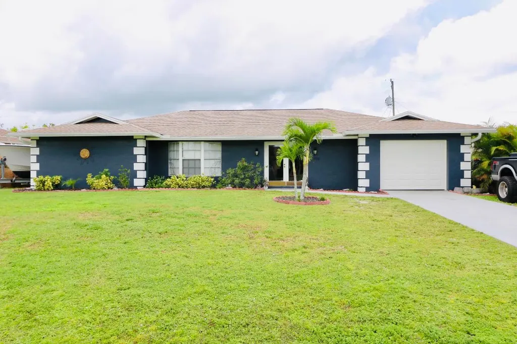 2366 SE Glover Street Port St Lucie FL 34984