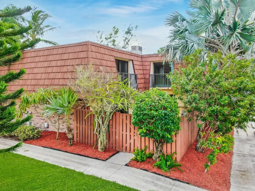 1505 Augusta Circle Delray Beach FL 33445