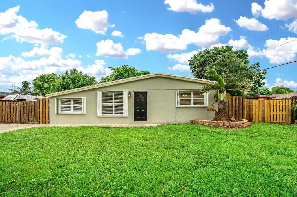 5805 S Farragut Drive Hollywood FL 33021