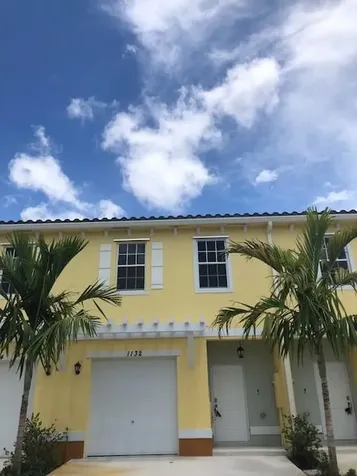 1132 NW 40th Terrace Lauderhill FL 33313