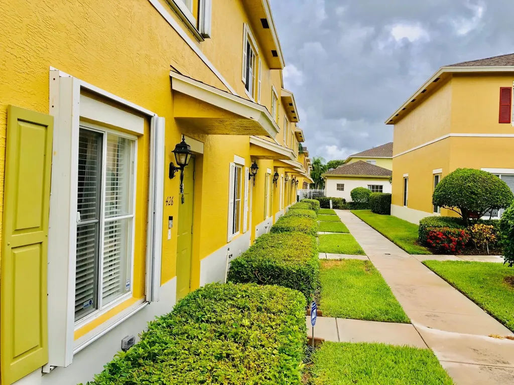 426 W Bloxham Street Lantana FL 33462
