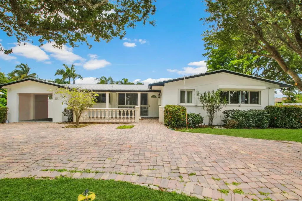 832 SE 12th Avenue Deerfield Beach FL 33441