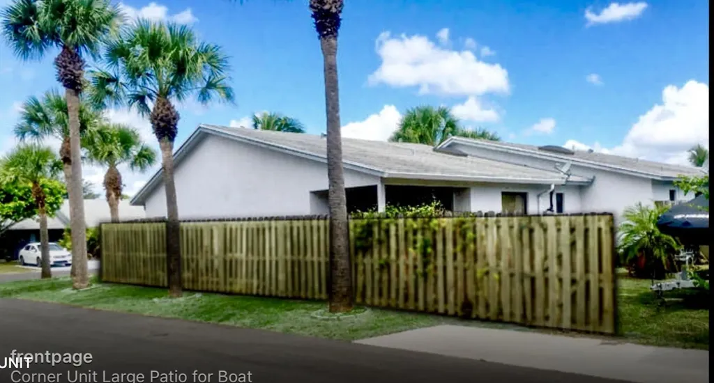 3841 Parkside Circle Palm Springs FL 33461