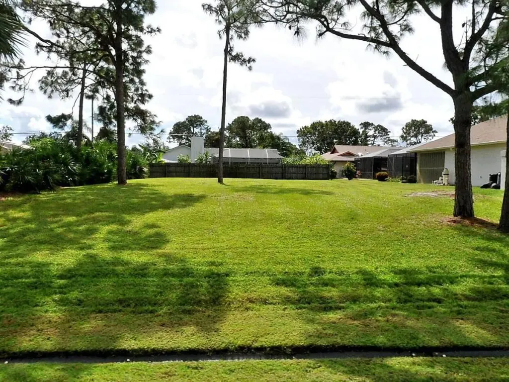 938 SE Brookedge Avenue Port St Lucie FL 34983