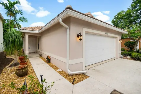 6260 Willoughby Circle Lake Worth FL 33463
