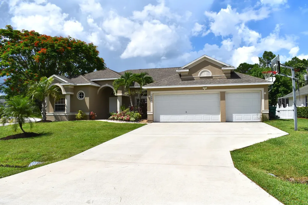 1085 SW Consolata Avenue Port St Lucie FL 34953