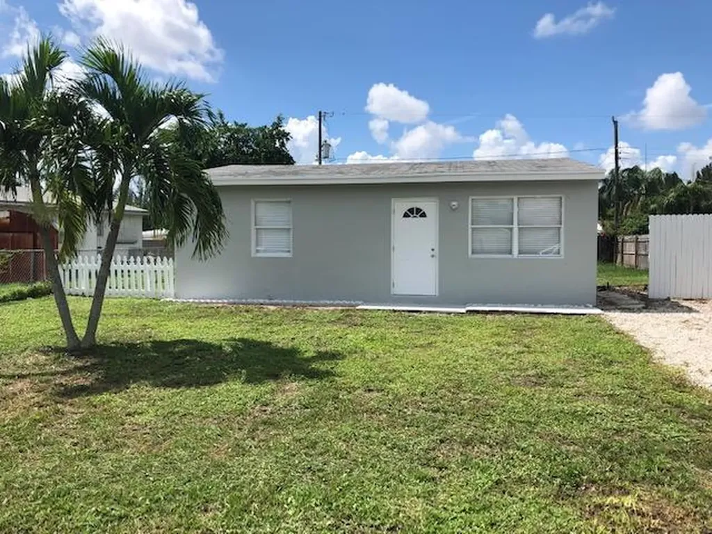 2901 Giuliano Avenue Lake Worth FL 33461