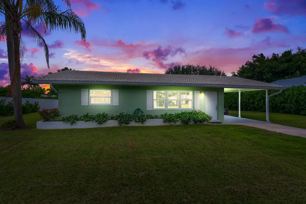 2496 NW South Manor Avenue Stuart FL 34994