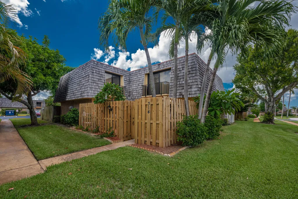 314 Woodland Road Palm Springs FL 33461