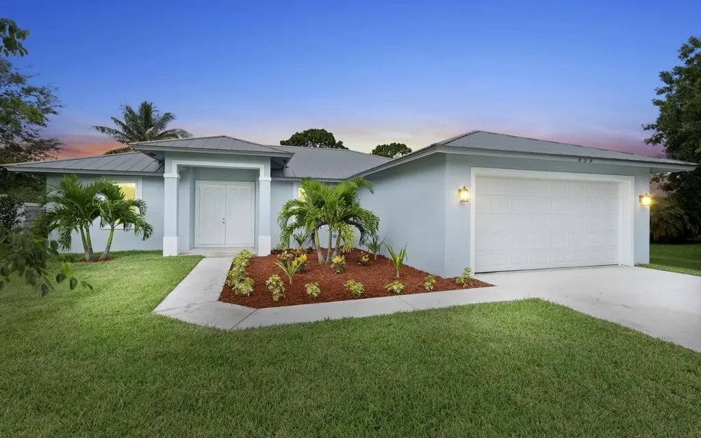 656 SE Clifton Lane Port St Lucie FL 34983