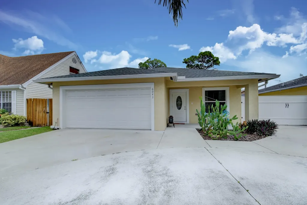 6043 Bania Wood Circle Lake Worth FL 33462