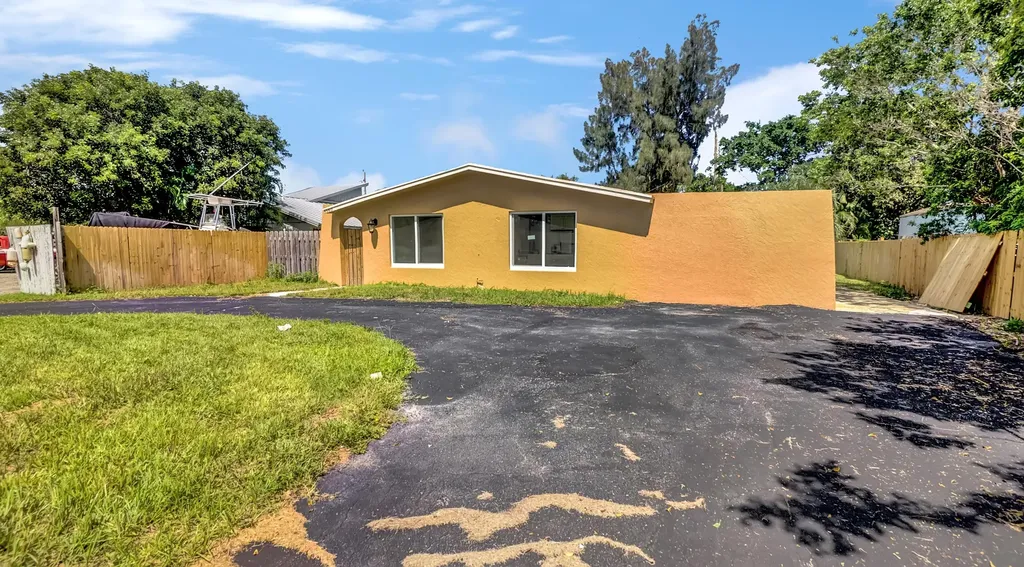 5560 N Dixie Highway Boca Raton FL 33487