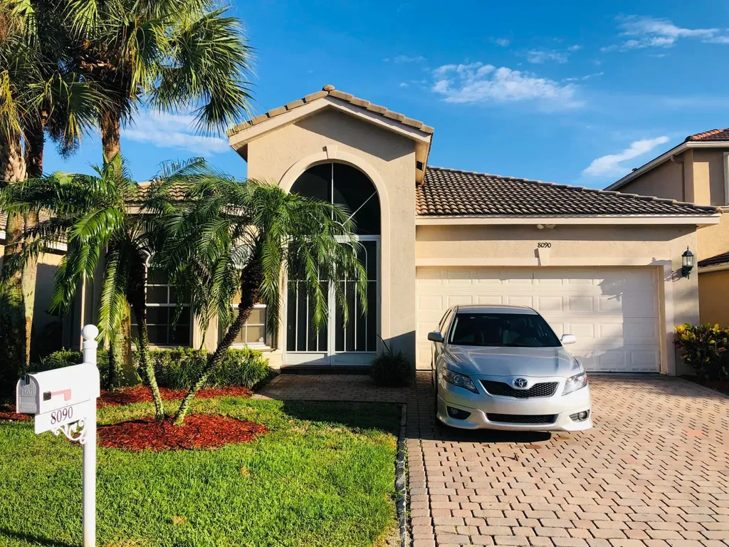 8090 Via Bolzano Lake Worth FL 33467
