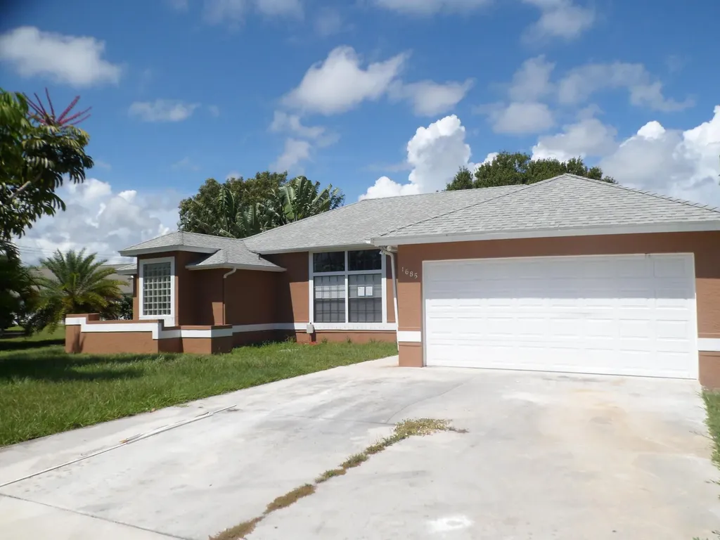 1685 SE Dome Circle Port St Lucie FL 34952
