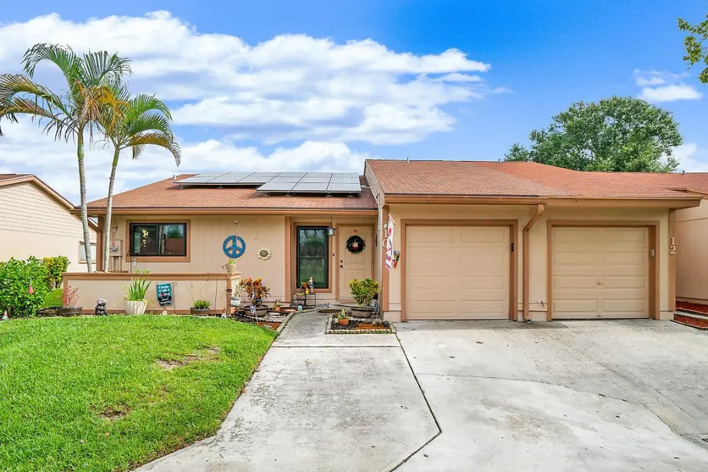10 Farnworth Drive Boynton Beach FL 33426