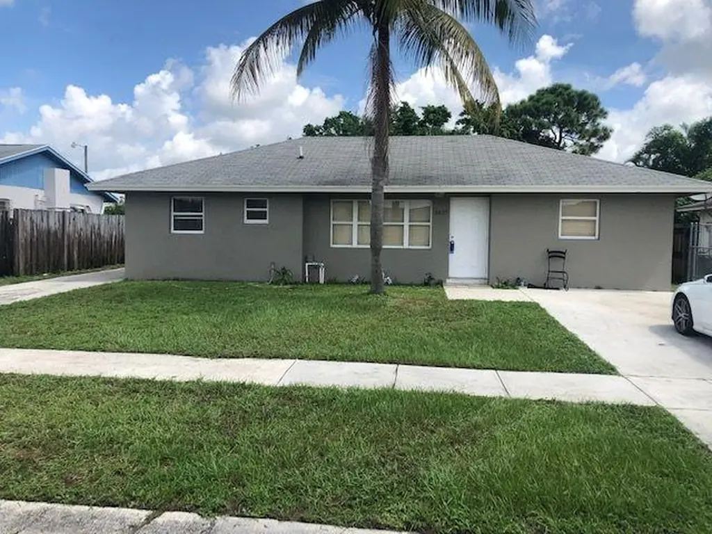 5637 S 36th Street Greenacres FL 33463