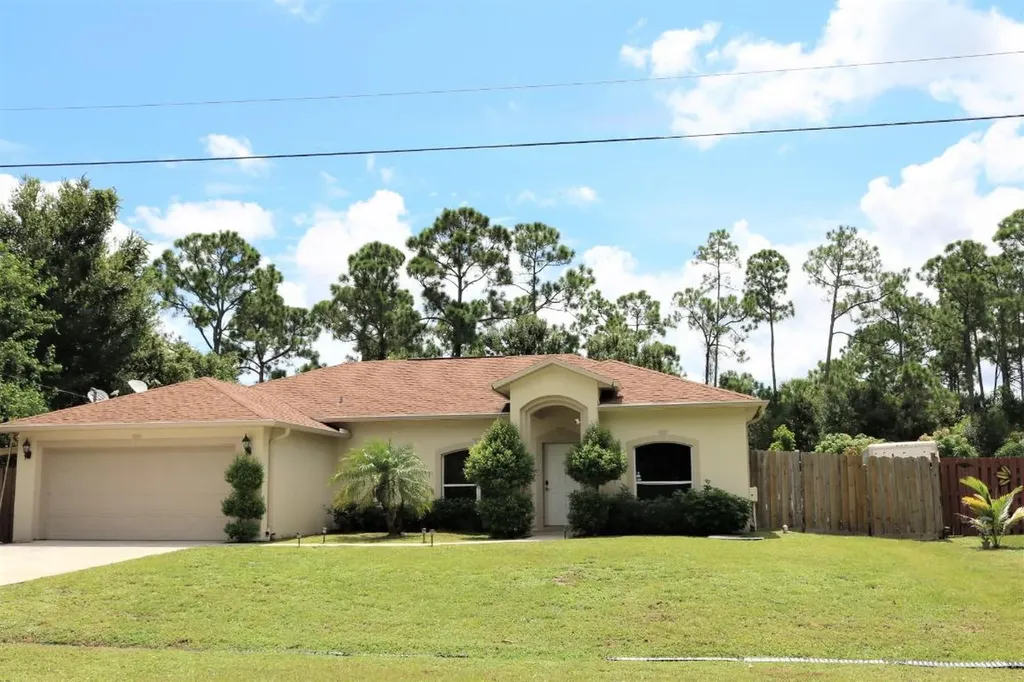 1113 SW East Louise Circle Port St Lucie FL 34953