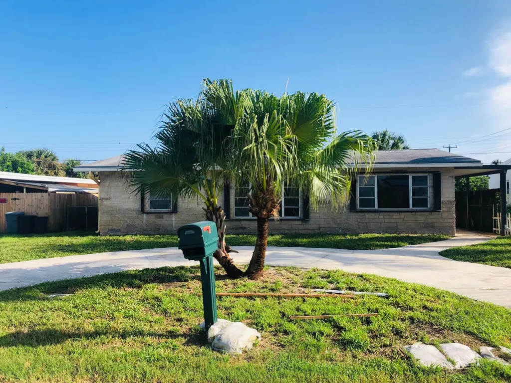 2927 Scanlan Avenue Lake Worth FL 33461