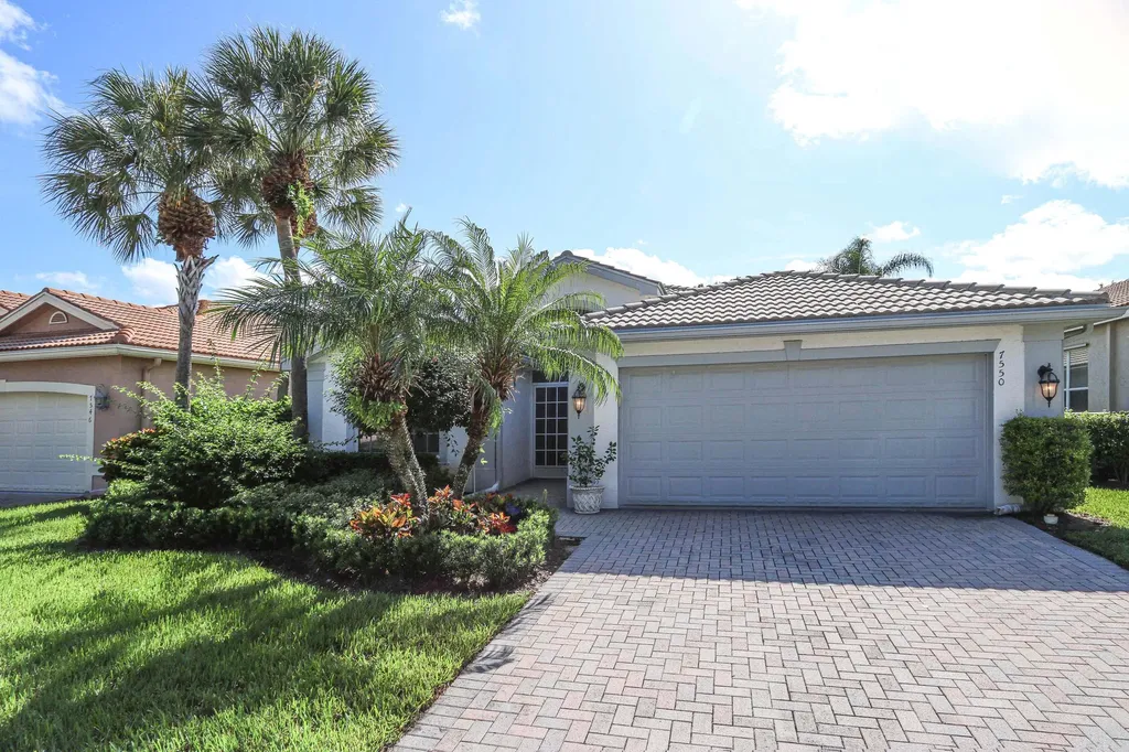 7550 Pebble Shores Terrace Lake Worth FL 33467
