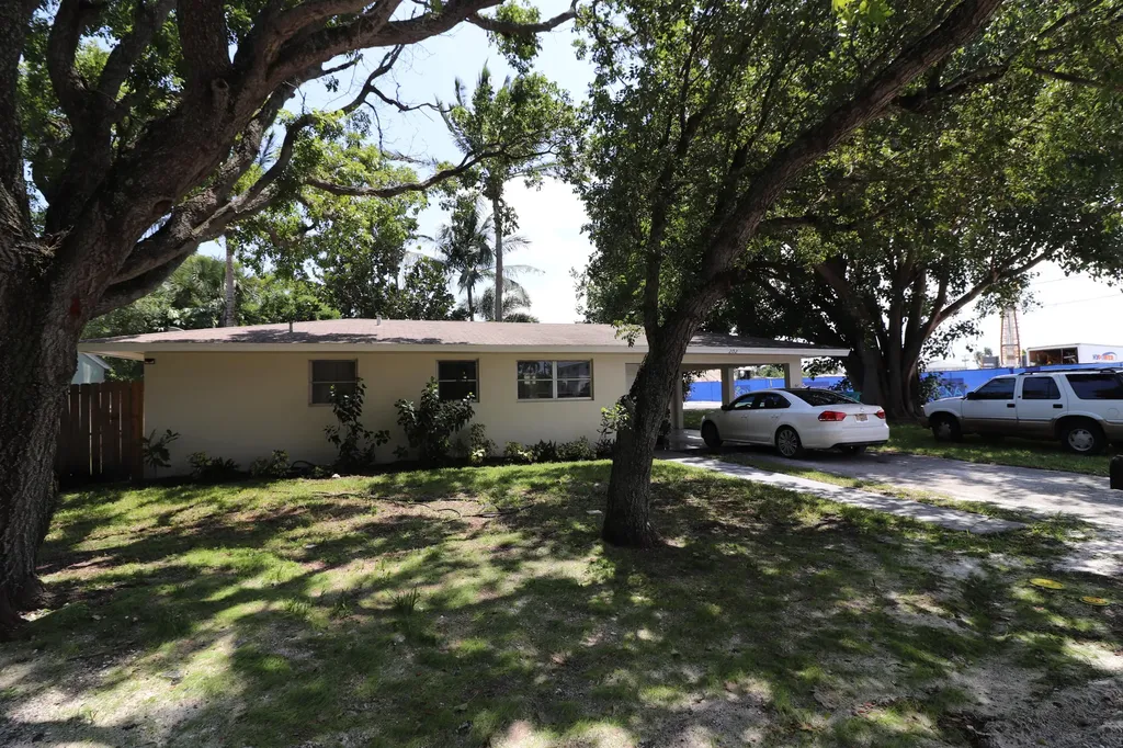 202 SE 1st Avenue Boynton Beach FL 33435