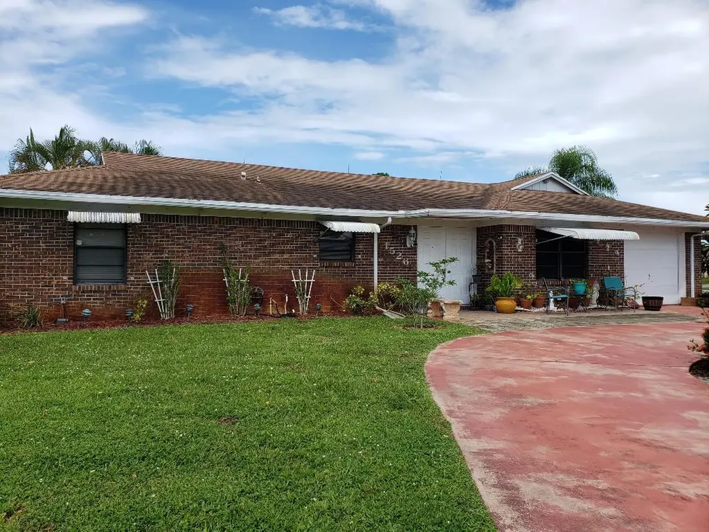 1526 SE Clearbrook Street Port St Lucie FL 34983