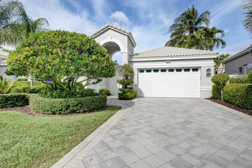 3573 NW Clubside Circle Boca Raton FL 33496