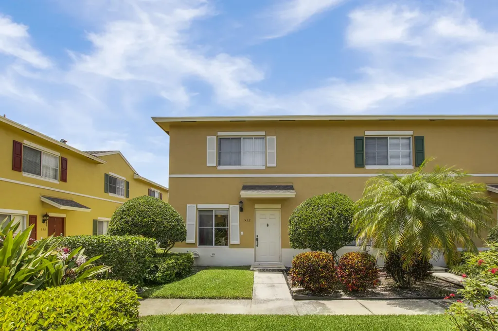 512 W Bloxham Street Lantana FL 33462