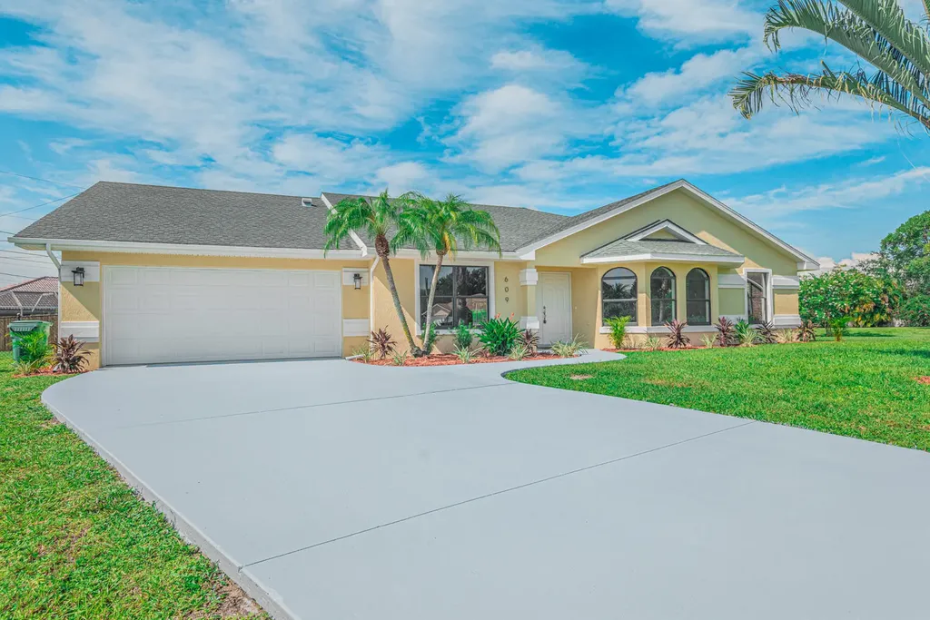 609 SE Beth Court Port St Lucie FL 34984