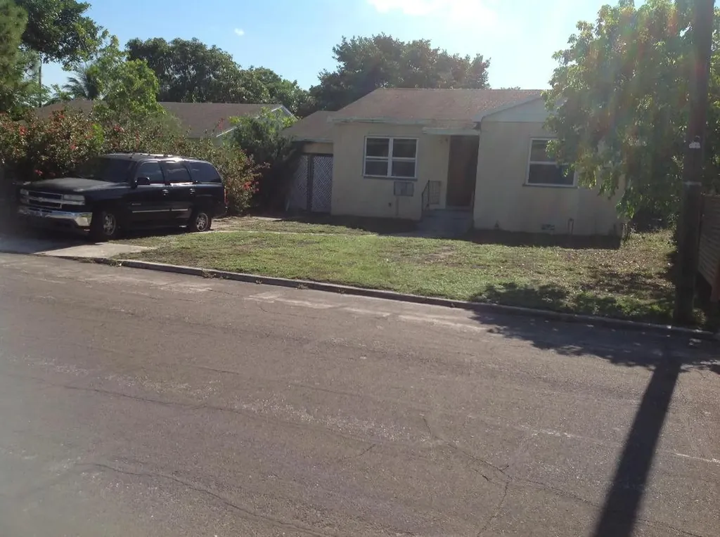 820 N D Street Lake Worth Beach FL 33460