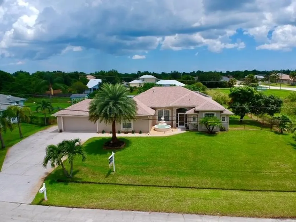 3381 SW Hill Street Port St Lucie FL 34953