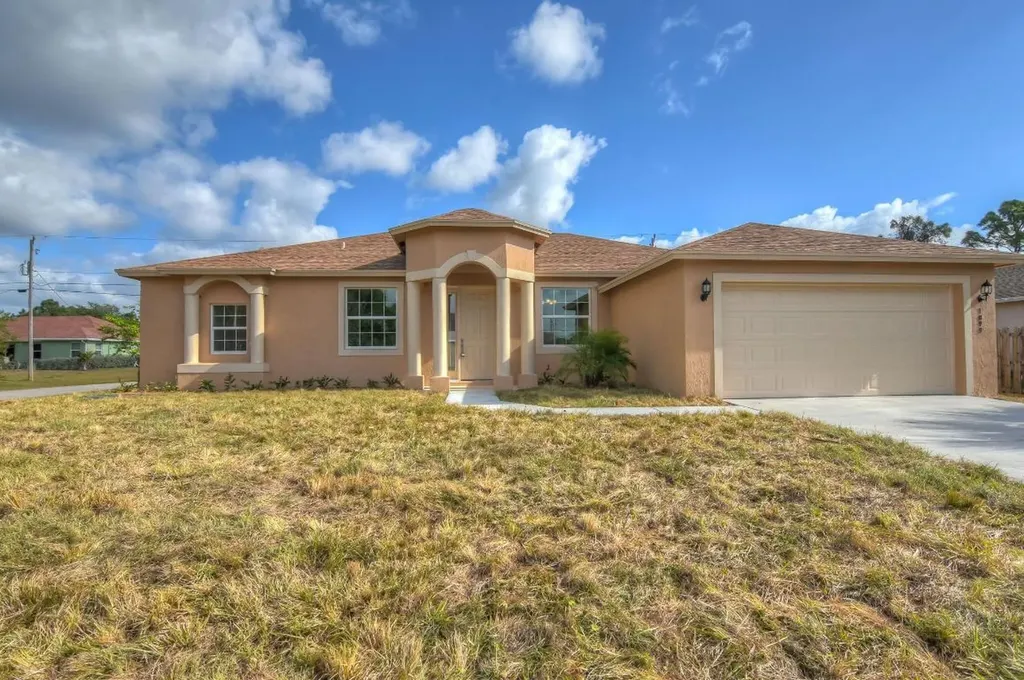 586 SW Nadell Avenue Port St Lucie FL 34953