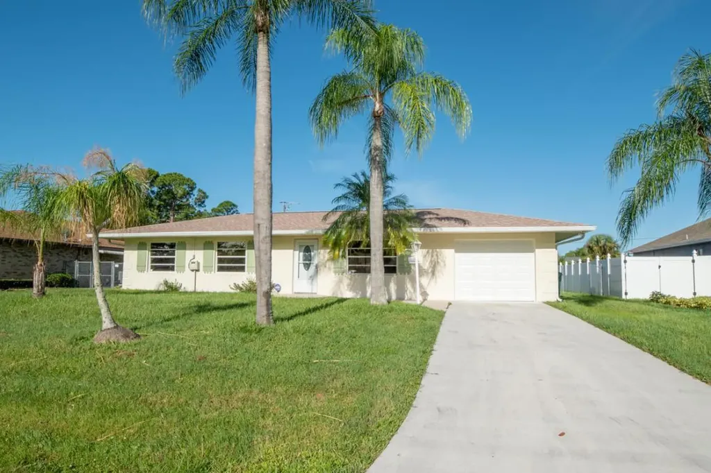 636 SW Curtis Street Port St Lucie FL 34983