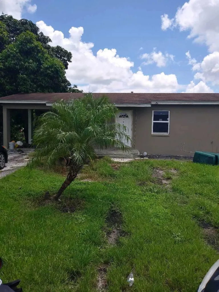 765 SW 10th Street Belle Glade FL 33430